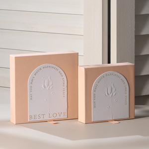 Bolsas de compras de papel kraft personalizadas con asas, ecológicas y duraderas, ideales para comercio minorista y embalaje. - Product Image 1