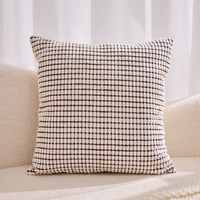 Housse de coussin carrée moderne en peluche unie avec imprimé de Noël de dessin animé et fermeture éclair pour canapé de salon