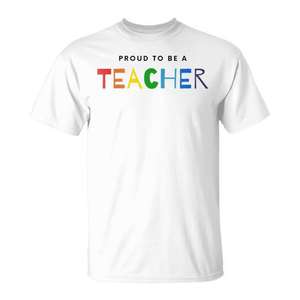 Camiseta con diseño de texto colorido para educadores, orgullosos por ser profesores - Product Image 1