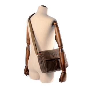 Sac bandoulière unisexe personnalisé en <span class=keywords><strong>toile</strong></span> <span class=keywords><strong>cirée</strong></span> et cuir Crazy Horse <span class=keywords><strong>pour</strong></span> appareil photo et équipement numérique, avec clip à bouton, fabriqué au Fujian, Chine - Product Image 2