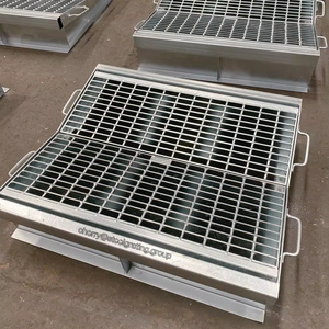 <span class=keywords><strong>Plaque</strong></span> de grille industrielle en <span class=keywords><strong>acier</strong></span> <span class=keywords><strong>galvanisé</strong></span> à haute résistance pour toiture de bâtiment, entrepôt, composée d'une grille de drainage - Product Image 1