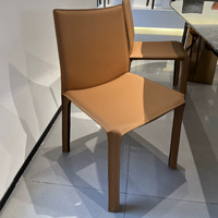 Chaise de salle à manger en cuir de style italien, chaise de table de restaurant moderne minimaliste de luxe léger, chaise de designer pour usage domestique