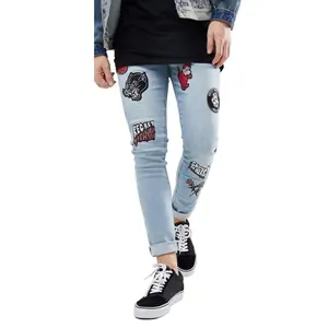 Custom Slim Fit Denim Patched Jeans OEM Designer Hose mit Patches Herren Hellblaue Jeans mit Stickerei