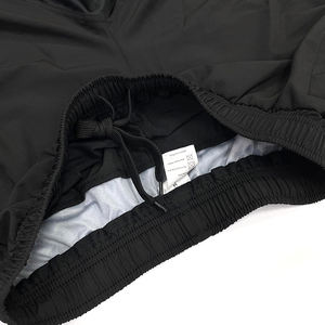 Pantalones cortos deportivos con logotipo de equipo bordado personalizado bolsillos con cremallera pantalones cortos de entrenamiento con costuras de malla transpirable - Product Image 3