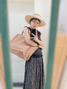 กระเป๋าโท้ทดีไซน์เรียบง่ายสำหรับผู้หญิงรุ่นใหม่ล่าสุด ความจุเยอะ เหมาะสำหรับวันหยุดพักผ่อนและไปเที่ยวทะเล - Product Image 2