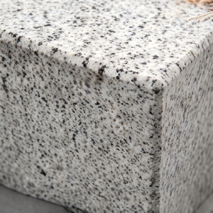 Banc à plantes en béton avec assise en bois massif pour parcs publics et projets immobiliers commerciaux - Product Image 6