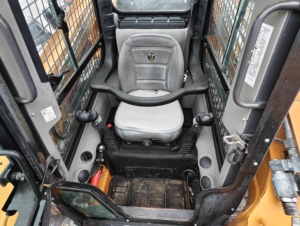 CASE TR320 Compact Track Loader Skid Steer Construction Equipment Orange With <b>Black</b> Bucket And Tracks - Product Image 6