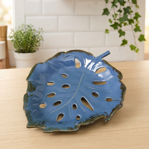 Assiette de service en céramique artisanale de luxe, durable, motif feuille, design moderne, diamètre 400 mm, en grès de qualité alimentaire pour la maison, les restaurants et les hôtels - Product Image 3