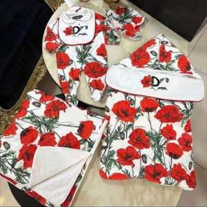 Combinaison pour bébé nouveau-né, ensemble de cinq pièces pour bébé nouveau-né, qualité garantie, produits de créateurs, luxe, matériau en coton de luxe - Product Image 1