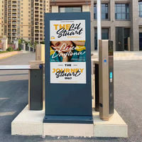 Kiosque publicitaire extérieur IP65 sur pied, affichage numérique lisible en plein soleil, totem pour rue et centre commercial