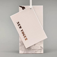 Étiquettes de prix personnalisées de haute qualité en papier texturé gaufré avec cordon, étiquettes volantes pour vêtements et accessoires