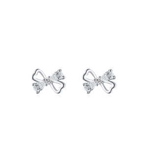 Pendientes de Plata de Ley S925 con Diseño de Mariposa y Circonitas Brillantes, Versión en Cobre Personalizable - Regalo de Aniversario para Mujer - Product Image 4
