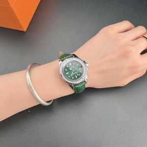 Montre à quartz pour <span class=keywords><strong>femme</strong></span> Louie Juelen avec aiguilles serties de diamants, bracelet en cuir véritable, résistance à l'eau 3 ATM, boîtier en acier inoxydable - Product Image 2