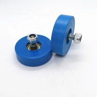 Roue à roulettes en nylon POM PU personnalisée avec roulement recouvert de plastique pour bande transporteuse