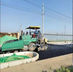 Hochwertige Gebrauchtmaschine für Straßenbau: Leistungsstarker Asphalt- und Betonstraßenfertiger sowie Betongrabenformmaschine - Product Image 3