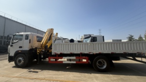 4x2 FOTON AUMAN CRANE TRUCK 270HP 8MT WITH GOOD QUALITY - Product Image 2