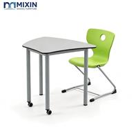 Table et chaise de classe ergonomiques, combinables, sièges en PP, coque en plastique, pieds en métal, cadre gris, pour salle d'étude en groupe