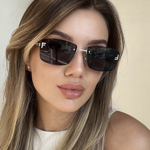 <span class=keywords><strong>Gafas</strong></span> <span class=keywords><strong>de</strong></span> <span class=keywords><strong>sol</strong></span> cuadradas sin montura a la moda, <span class=keywords><strong>gafas</strong></span> nuevas al por mayor, <span class=keywords><strong>gafas</strong></span> <span class=keywords><strong>de</strong></span> <span class=keywords><strong>sol</strong></span> <span class=keywords><strong>de</strong></span> marca protegidas UV400 <span class=keywords><strong>de</strong></span> alta calidad - Product Image 2