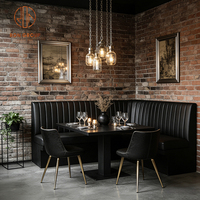 Ensemble de chaises de banquettes industrielles droites en cuir noir avec table en marbre et structure en bois pour café, restaurant, hôtel, mobilier commercial