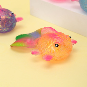 Jouet à presser Poisson Or en Maltose, Design Créatif et Coloré pour Filles, Jouet Anti-Stress à Rebond Lent, Poisson Arc-en-ciel Squishy, Vente Chaude - Product Image 4