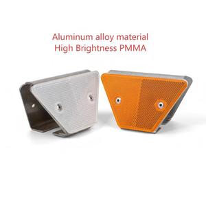 Delineateur de route trapézoïdal étanche IP68 avec réflecteur à microprismes et support en alliage d'aluminium 120x50x70mm - Product Image 3