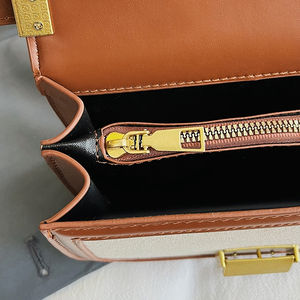 Sac à bandoulière pour femme en PU luxueux et élégant. Avec un design unique et un système de verrouillage.2308 - Product Image 2