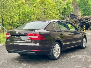 Auto Usata <span class=keywords><strong>Skoda</strong></span> <span class=keywords><strong>Superb</strong></span> <span class=keywords><strong>Octavia</strong></span> 2014 1.6L Edizione Manuale Guida a Sinistra Sedili in Pelle Pneumatici R18 - Product Image 6