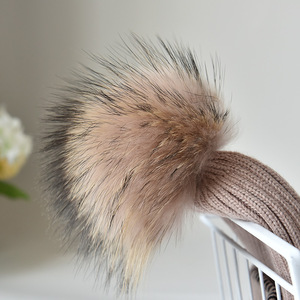 Vente en gros de bonnets d'hiver en fourrure avec <span class=keywords><strong>pompon</strong></span> pour femmes bonnets de ski pour filles personnalisés et chauds en laine tricotée - Product Image 4