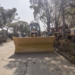Bulldozer CAT D4G Usado en Buen Estado, Modelo 2023, Pocas Horas de Uso, Capacidad de Aplicación de Aserrín de 8.6m, Potencia de 90HP, Equipo de Movimiento de Tierras - Product Image 2