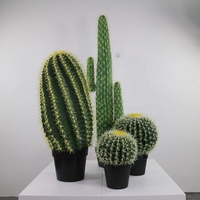 Sculpture de cactus ovale géant surdimensionné en fausse plante, grande décoration artificielle de cactus pour une touche décorative saisissante style désert pour la maison et le bureau