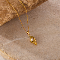 Collier personnalisé de bijoux de perles incrustées de conques sur l'océan Collier de conque en acier inoxydable doré plaqué or 18K pour femmes