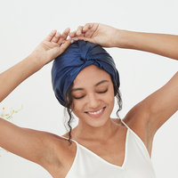 Topi tidur berbahan 100% sutra ini anti kusut, lembut, nyaman, dan ramah di rambut serta kulit Anda.