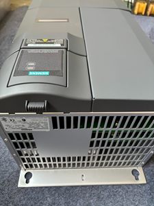 Variador de Frecuencia CA 6SE64402UD318DA1 6SE6440-2UD31-8DA1, 18.5kW, 380-480V, Trifásico, para Motor Industrial y Automatización - Product Image 2