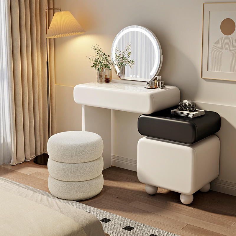 Armoire noire et blanche
