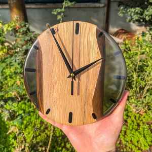 Reloj de Pared Hecho a Mano con Resina y Madera con Elegantes Patrones, Construcción Duradera y Diseño Artístico, Apto para Todos los Estilos de Interiores - Product Image 5