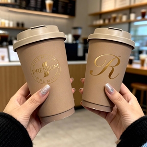 Vente flash : Gobelet en papier tactile à double paroi biodégradable personnalisé de qualité supérieure, gobelet en papier kraft pour café avec estampage à chaud dorée, avec couvercle et manchon - Product Image 1