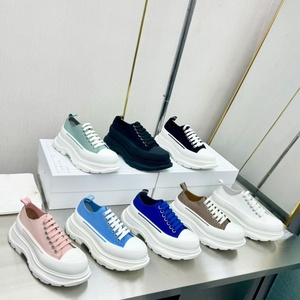 Nuevo estilo de diseñador, zapatos de cuero casuales para mujer con plataforma plana y suela que aumenta la altura. Zapatos de plataforma modernos y cómodos. - Product Image 2