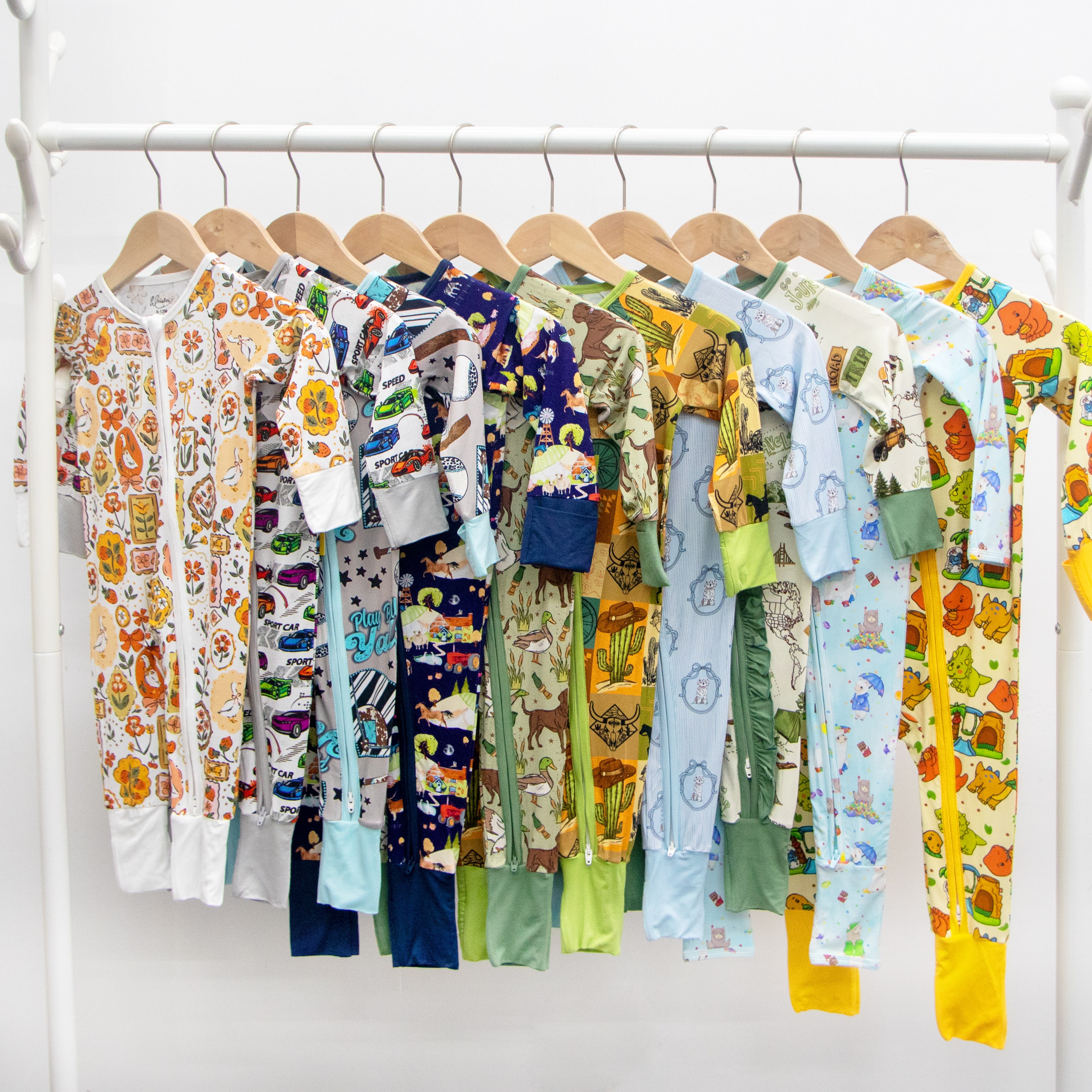 Whatnot Ready To Ship Bamboo Viscose Baby Pajamas Soft Random Size And Print Baby Zipper Wholesale Mestery Box Weiwei Bamboo
