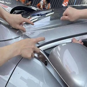 ฟิล์มกันรอยรถยนต์แบบม้วน ชนิด TPU PPF สีทองเมทัลลิก เกรดพรีเมียม เคลือบเงา ป้องกันรอยขีดข่วน ติดตั้งง่ายด้วยกาวในตัว - Product Image 3