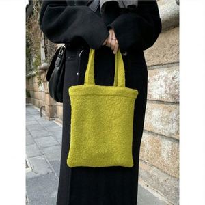 Sac fourre-tout portable en velours personnalisé avec logo, idéal pour femme et fille, sac décontracté à bandoulière pour l'automne et l'hiver – Meilleure vente - Product Image 2