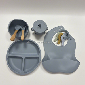 Ensemble repas personnalisé en silicone pour bébés et enfants, comprenant bavoirs, couverts, sucette, assiette et bol pour produits de dentition et d'alimentation - Product Image 1