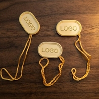 Étiquette en feuille d'or estampée à chaud, étiquette suspendue recyclée, étiquette de haute qualité OEM personnalisée pour marque privée, avec cordon en nylon scellé pour bijoux et montres