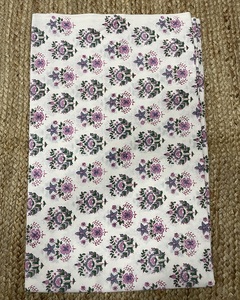 Tela Ligera Estampada Floral Hecha a Mano con Técnica de Bloques para Ropa, Edredones, Bufandas, Vestidos, Cortinas y Materiales de Cubierta - Product Image 1