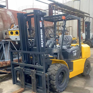 Chariot élévateur diesel Komatsu FD50 d'occasion du Japon, 5 tonnes, avec mât à trois sections et fourches de 1220x125x50 mm, à vendre - Product Image 1