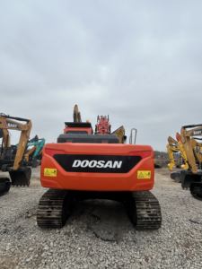 รถขุด Doosan DX225LC มือสอง ขนาด 22 ตัน เครื่องยนต์ Isuzu ระบบไฮดรอลิก ปั๊มเกียร์ Tier 3 ไม่มี DEF รุ่นปี 2024 สำหรับงานขุดหินขนาดเล็ก บรรทุกหินรวม - Product Image 2