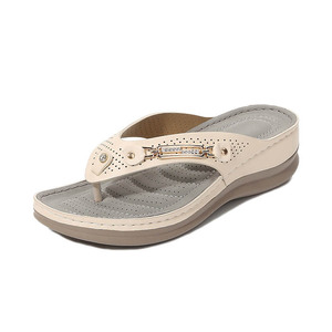 Sandalias de <span class=keywords><strong>dedo</strong></span> para mujer con hebilla metálica de diamante de imitación, ligeras, casuales, con tacón de cuña hueco, tallas grandes, tipo chanclas - Product Image 5