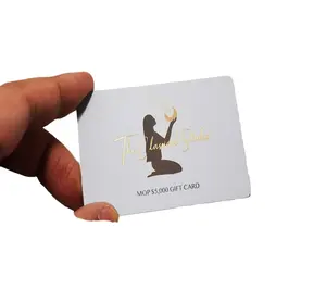 Cartão-presente de membro em PVC CR80 personalizado Cartão de fidelidade VIP impressão CMYK personalizada Molde de corte de plástico com padrão em relevo