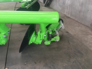 Charrue à disques monotube à attelage trois points, robuste, avec moteur diesel et garantie de 1 an, pour le travail du <span class=keywords><strong>sol</strong></span> agricole et la préparation de la paillis verte - Product Image 5