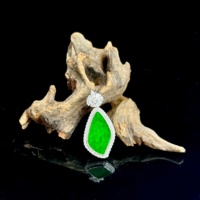 Pendentif en jadéite birmane naturelle de qualité A, pendentif en jadéite en forme de feuille, jadéite birmane, cadeau pour femme à porter au quotidien (avec NGTC)
