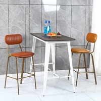 Tabouret de bar industriel vintage en métal style américain avec assise en cuir rembourrée pour mobilier de loft
